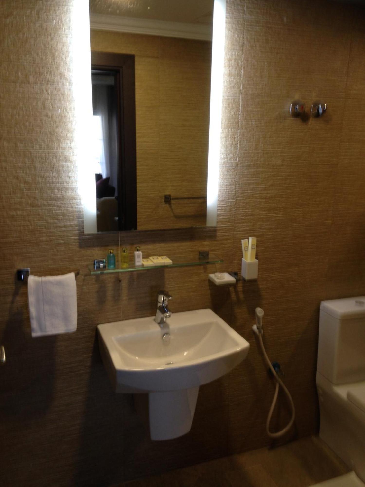 Adams Hotel Kuwait City Room photo
